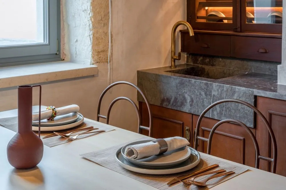 Inotropes Boutique Suites