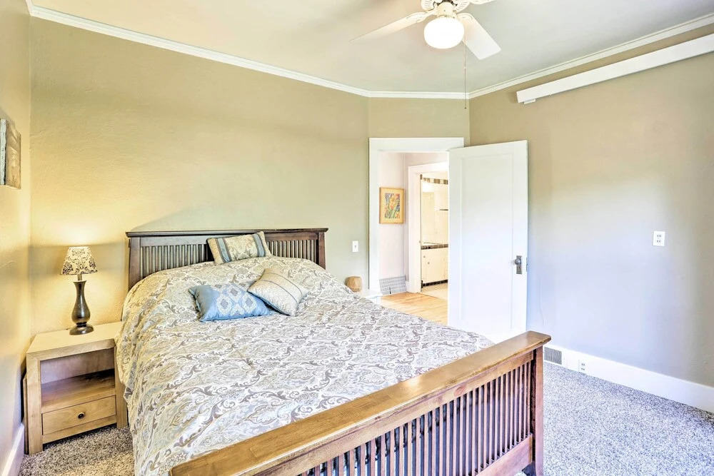 Walk to Downtown: Custer Retreat w/ Fire Pit!