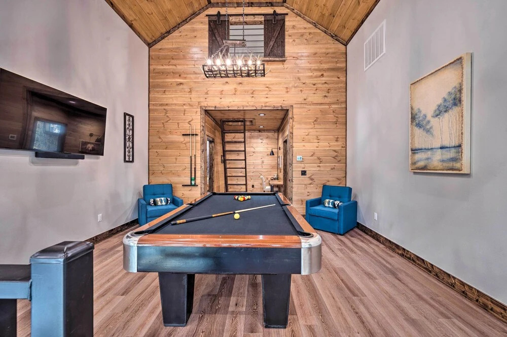 Broken Bow 'lazy Dog Lodge' w/ Hot Tub, Pool Table