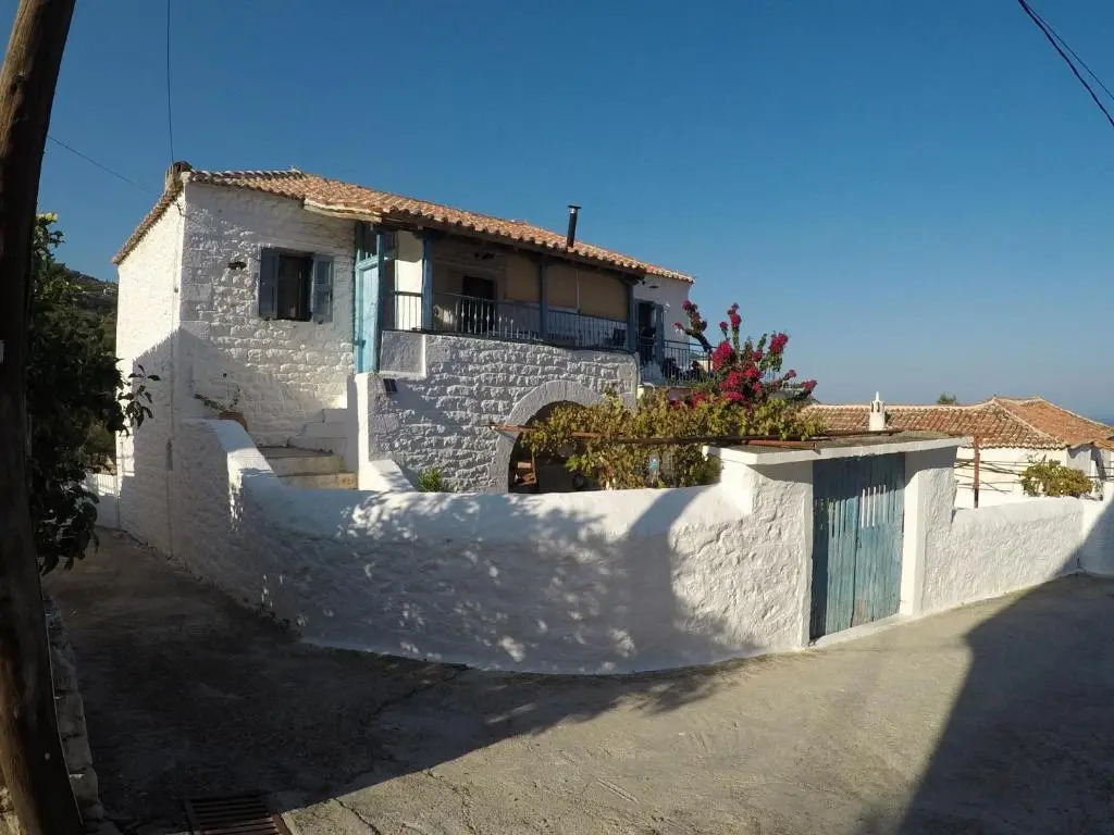 Lovely traditionnal house with sea view