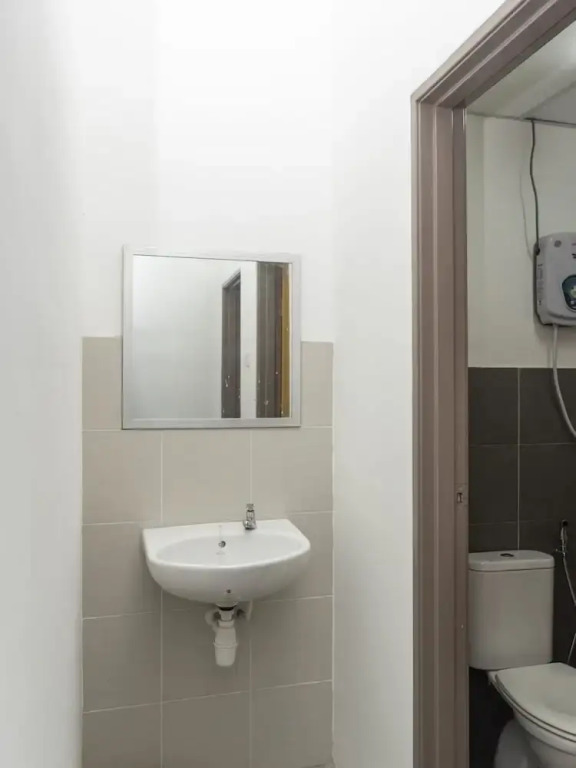 SPOT ON 89757 The Rooms JB