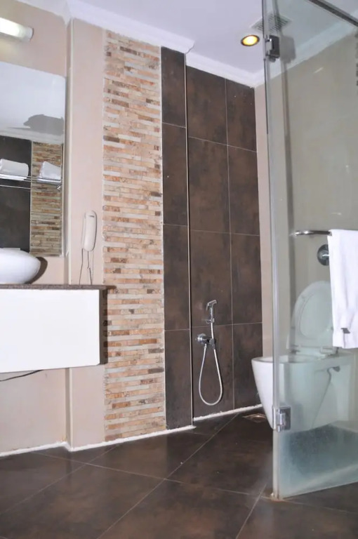 OYO 7361 Meenal Hotel