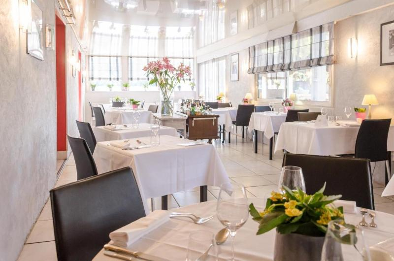 Logis Hôtels - Le Pont Bernet - Hotel 2 étoiles et restaurant