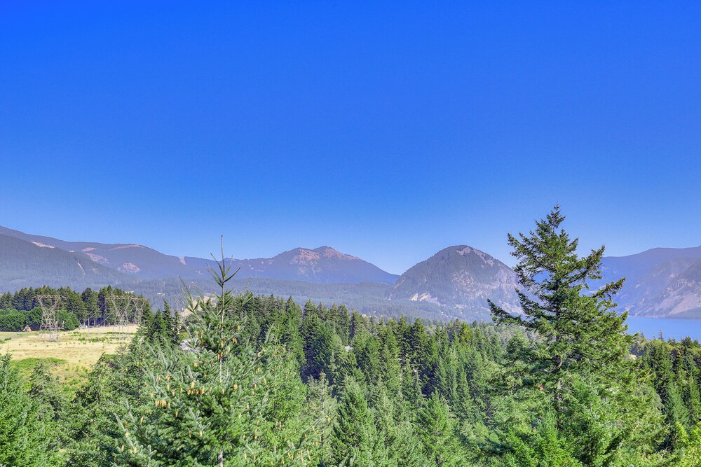 'gorge Retreat' - Modern Carson Home w/ Mtn Views!
