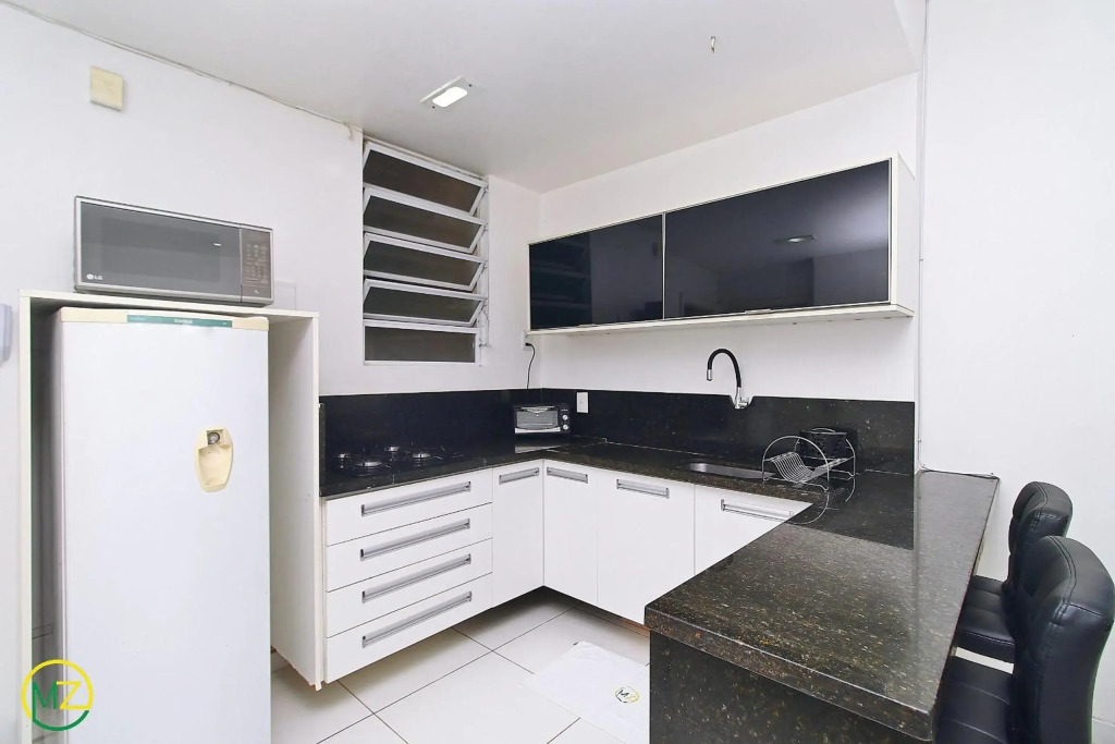 Studio moderno com vista lateral para o mar na quadra da praia em Copacabana!