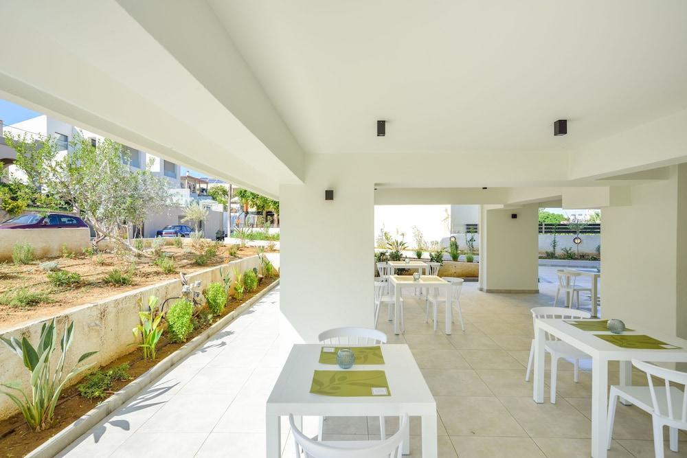 Stylish S&k 'k' Villa 200m From The Beach