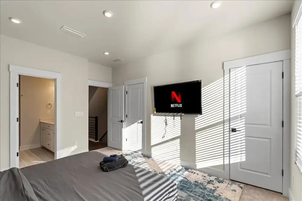 Luxe King 4BR Townhouse with Rooftop in Uptown CLT