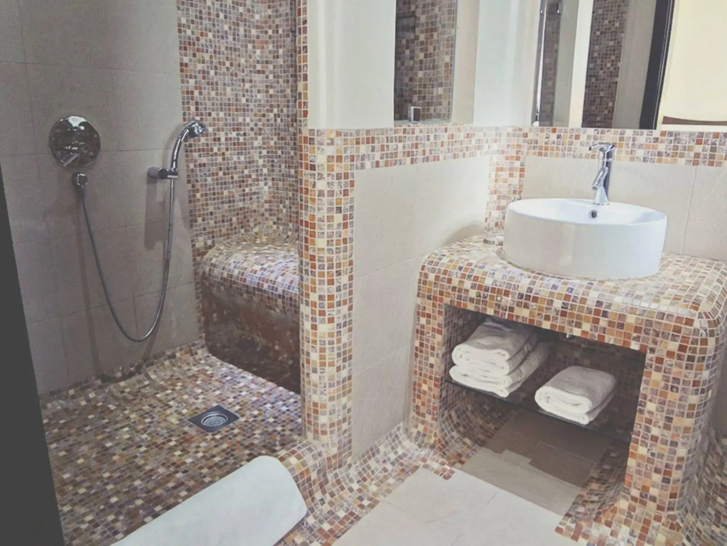 Al Raya Suites