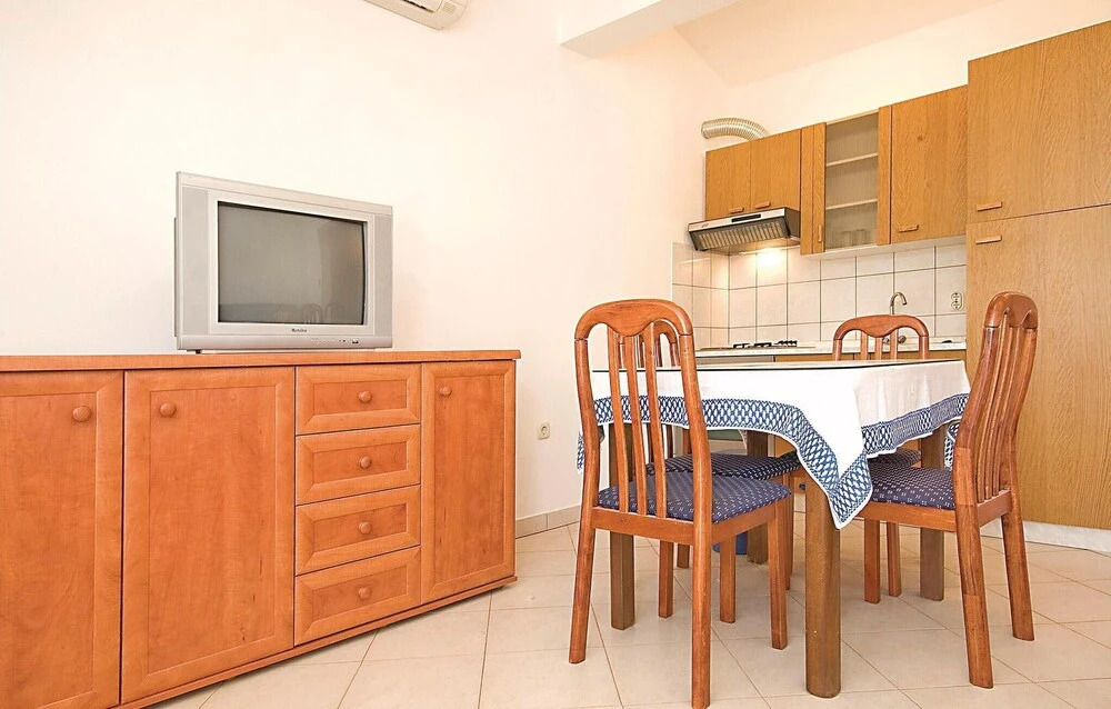 Beautiful Home in Banj With Wifi and 5 Bedrooms