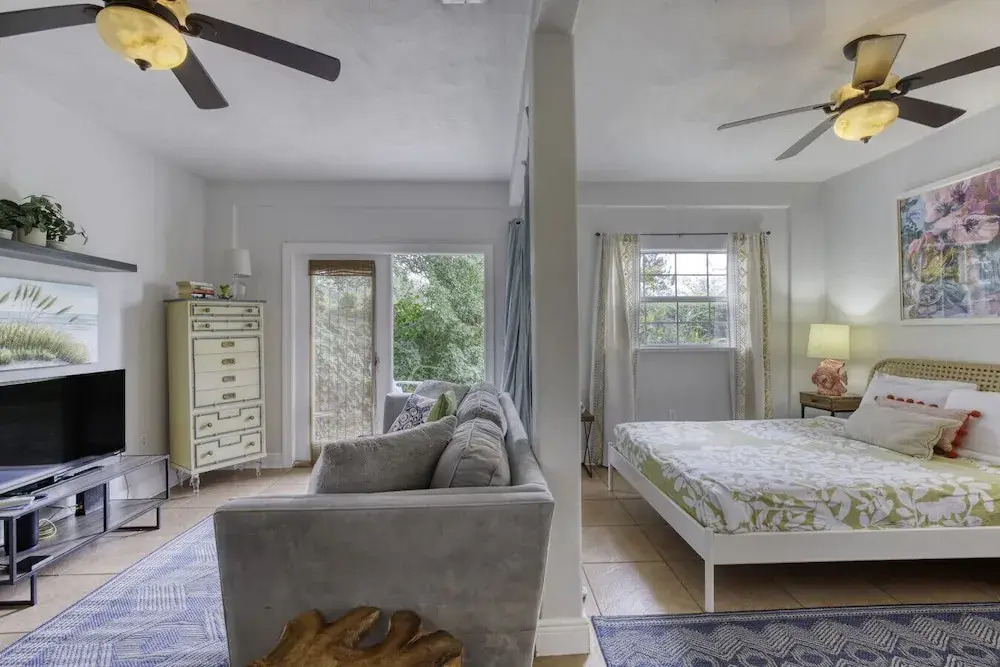 1 Bedroom Spanish Bungalow Guest House