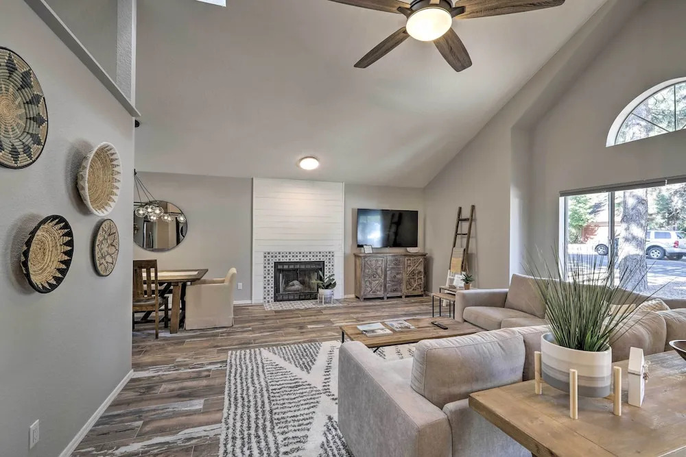 Modern Flagstaff Retreat ~ 4 Mi to Downtown!