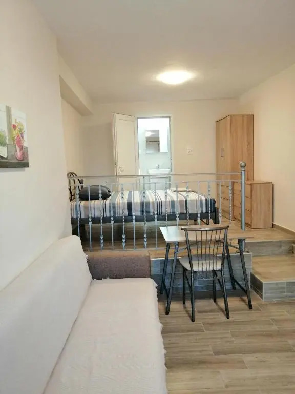 Marinas Apartments - White & Stone Apartment