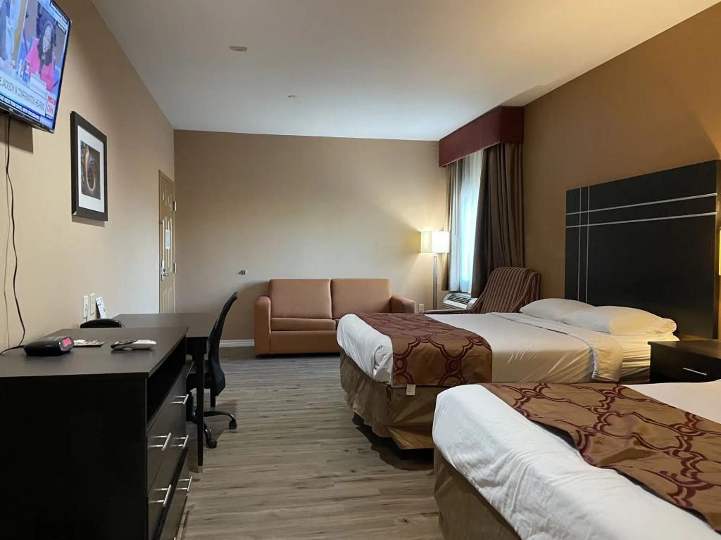 Executive Inn & Suites