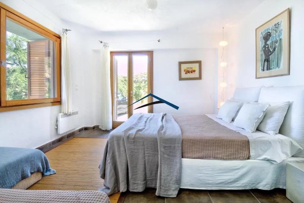 Villa Ailiea with a swimming pool and fantastic sea view near Ioulis