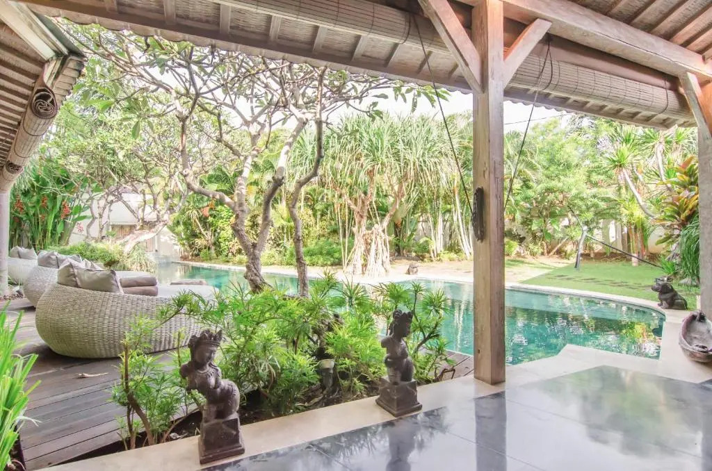 Villa Cinta Damai - Stunning & Stylish 4BR Luxury Villa in the Heart of Seminyak, Just a 10-Min Walk to the Beach