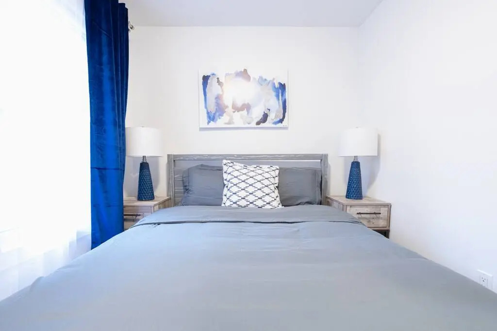39-2 Renovated 3BR Prime Hudson Yards Area