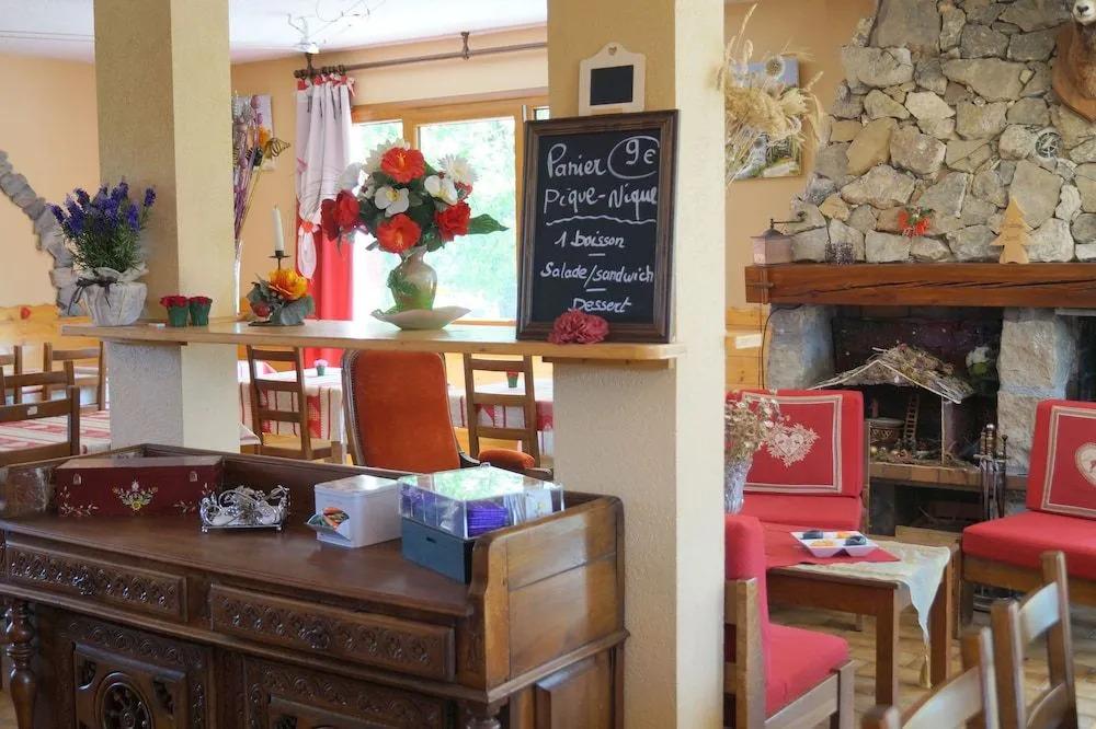 Le Blanchon Hotel