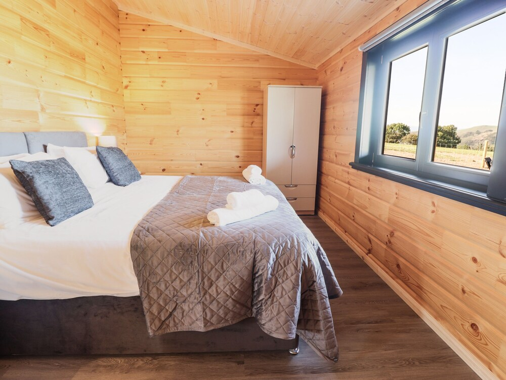 Bacheiddon Log Cabin