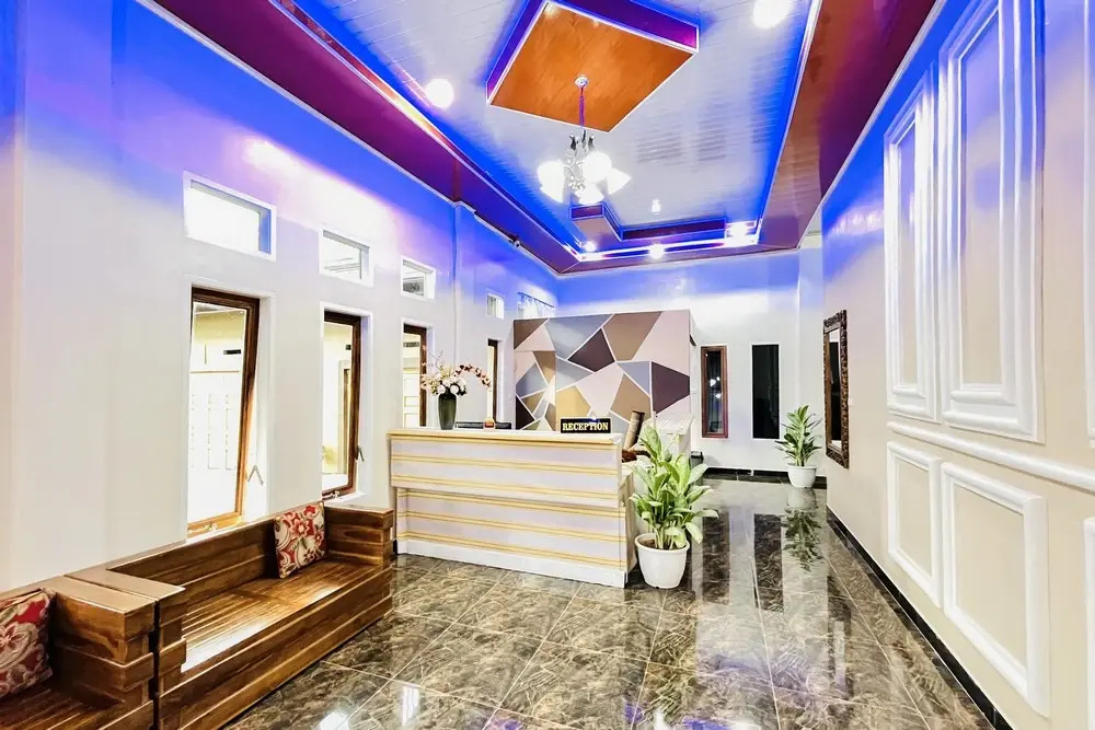 RedDoorz @ Gunari Guest House Merek Karo