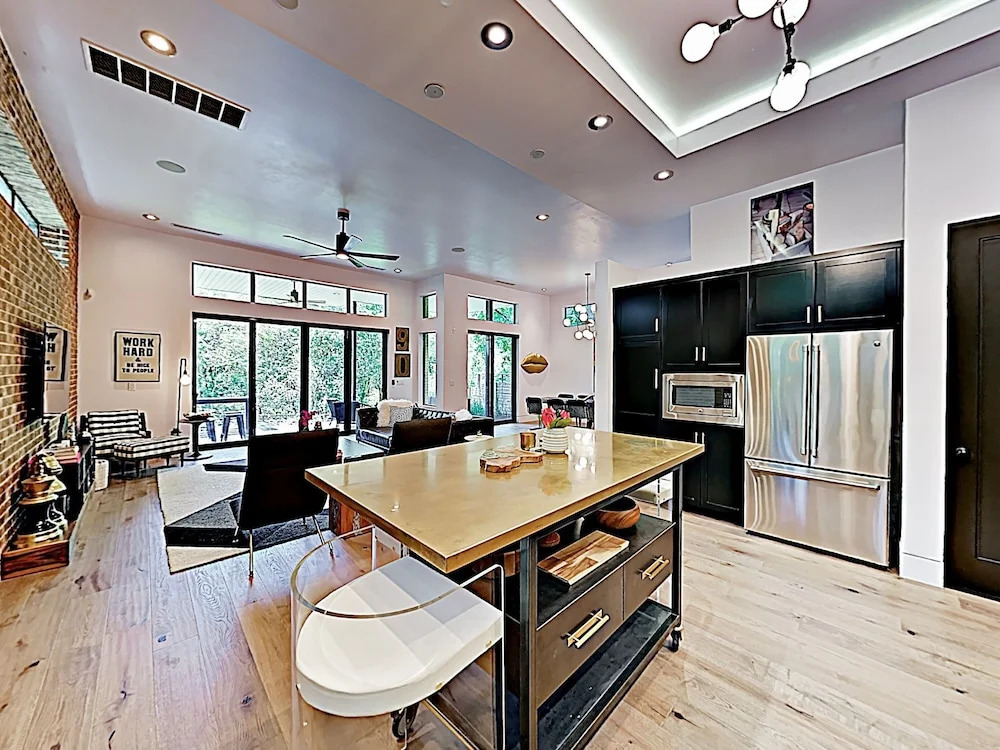New Listing! Spacious Luxe Near Downtown 4 Bedroom Home