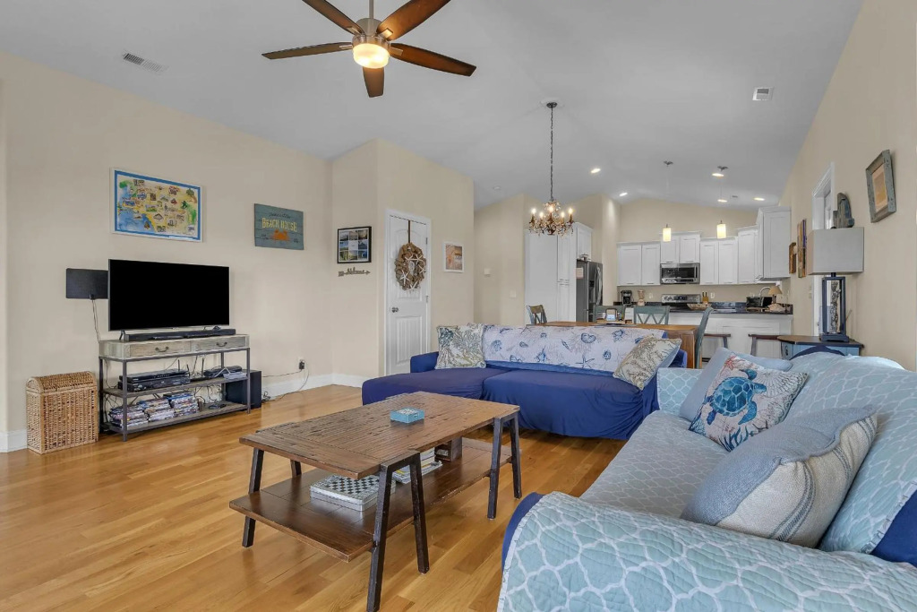 Bonne Mer by Oak Island Accommodations