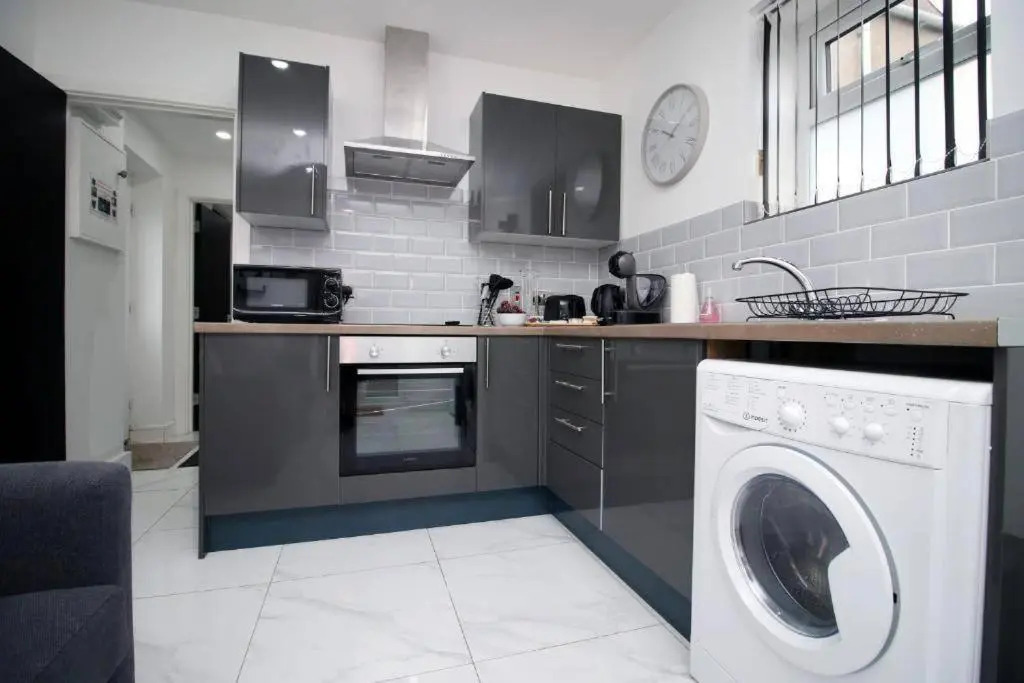 Tavi 3 by Mia Living Modern 1 bedroom apartment