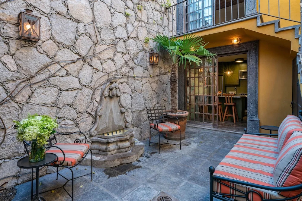 Casa Esperanza, 2BR Designer Charm + Rooftop Views