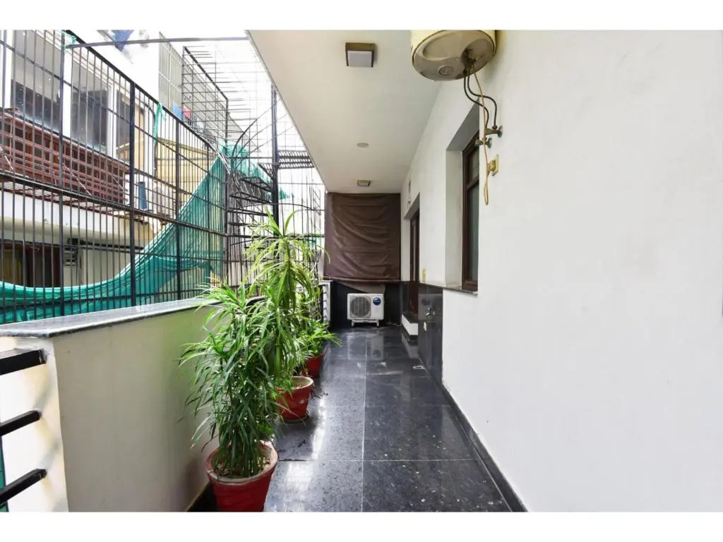 BluO Modern Studio - DLF Galleria Market