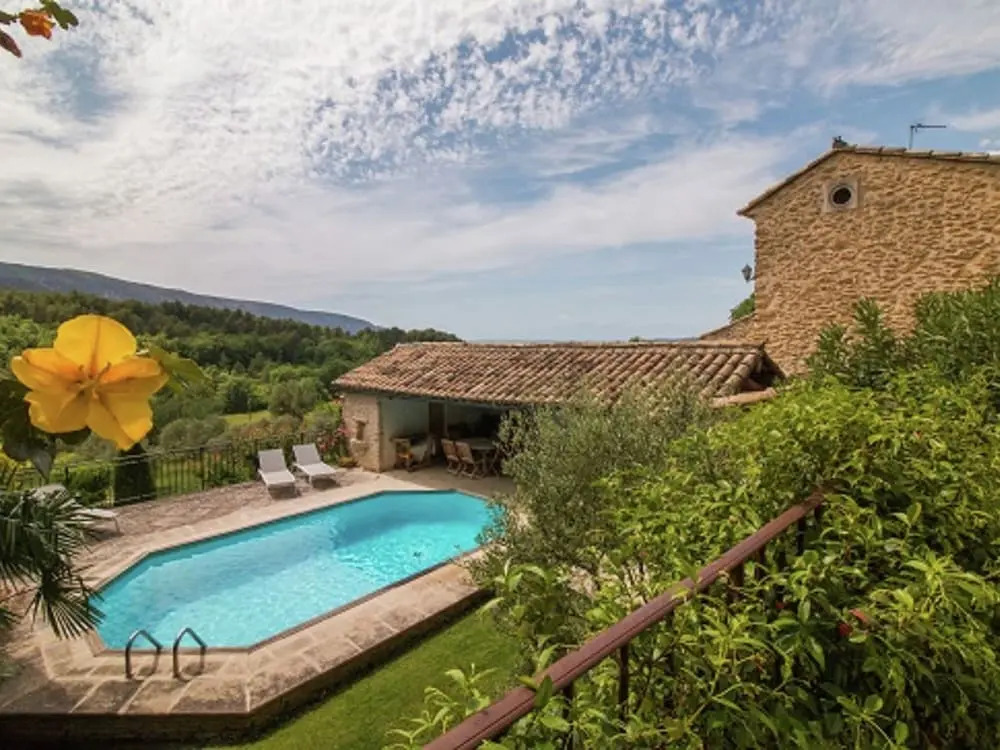 Magnificent Holiday Home with Swimming Pool in Oppede