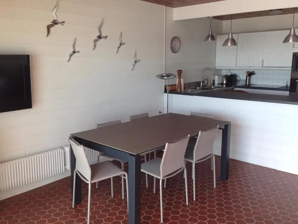 Un appartement avec acces plage a Saint Gilles vue mer comme sur un bateau