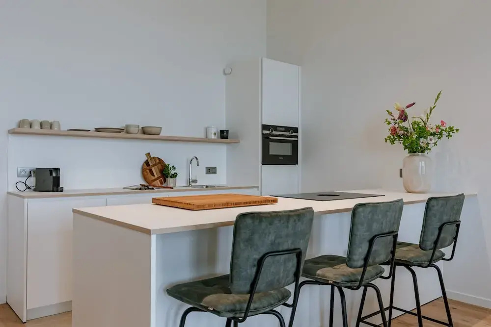 Serene Dikefront Apartment With en Suite Bedrooms and Stunning Views
