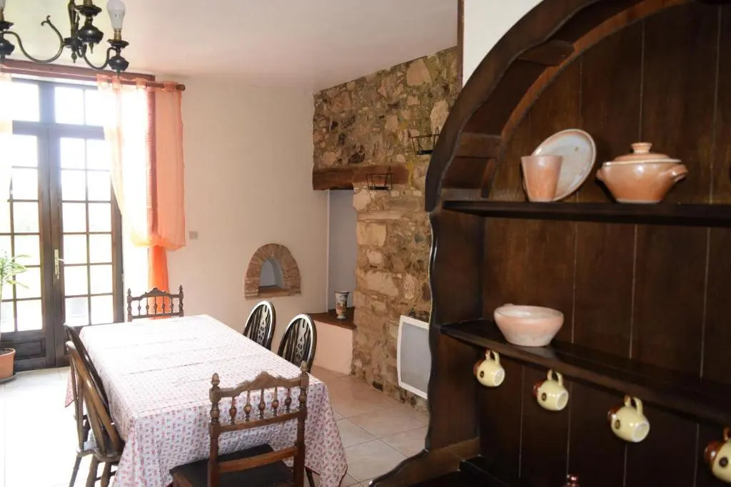 Charming Courtyard cottage 25kms Puy du Fou