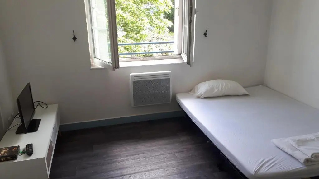 Quimper : studio de 27m2 avec petite chambre a 5 min a pied du centre ville