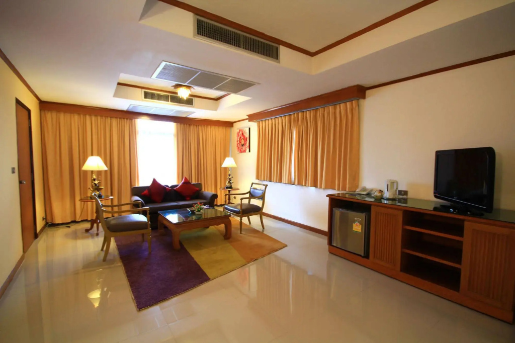 Pinnacle Lumpini Park Hotel
