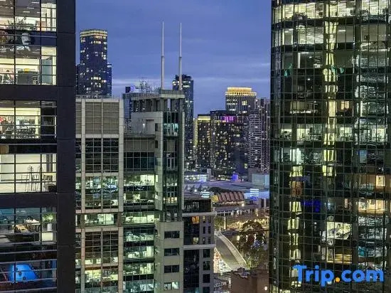 Collins Street 1BR Wake Up to Stunning City View