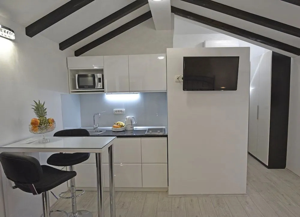 Kuzma Rooms 2