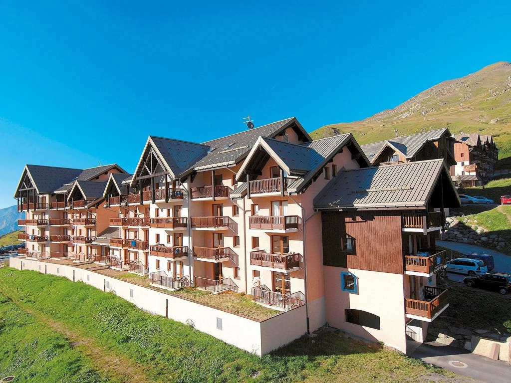 Apartment with a balcony or terrace near the piste
