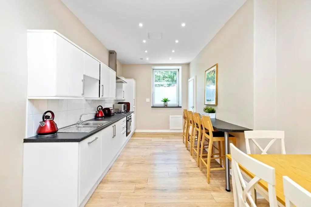 JOIVY Cosy 3bed Family Flat near Leith