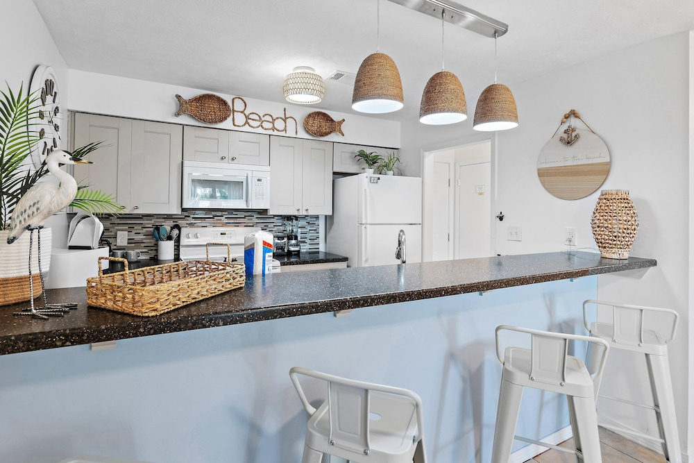 Tradewinds Condominium #28- At the Beach!