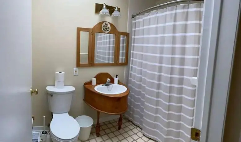 Waterfront Cottage 4 BD by GLOBALSTAY