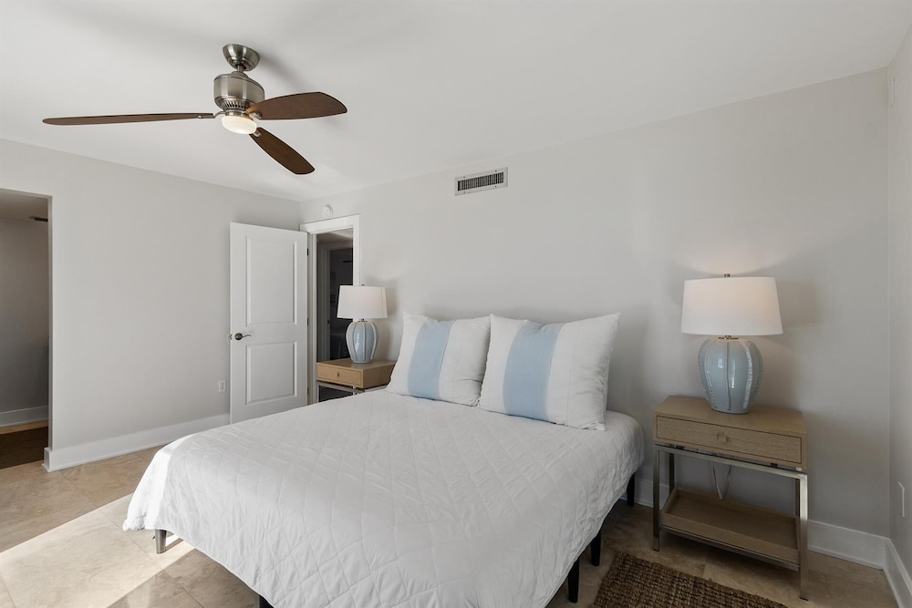 Shoreline Towers 2056 3 Bedroom Condo