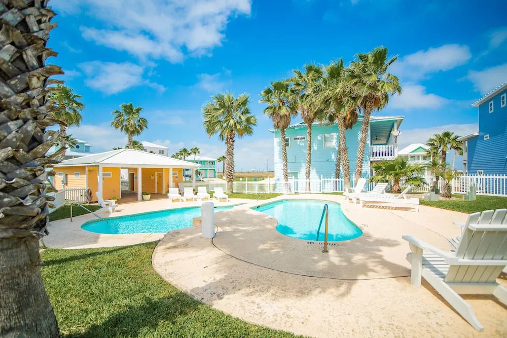 Casa Azul - Boardwalk to the Beach!