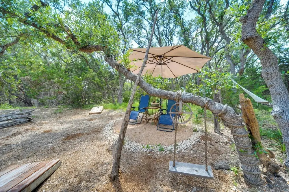 Snuggle Inn' Wimberley Cabin w/Fire Pit+Deck