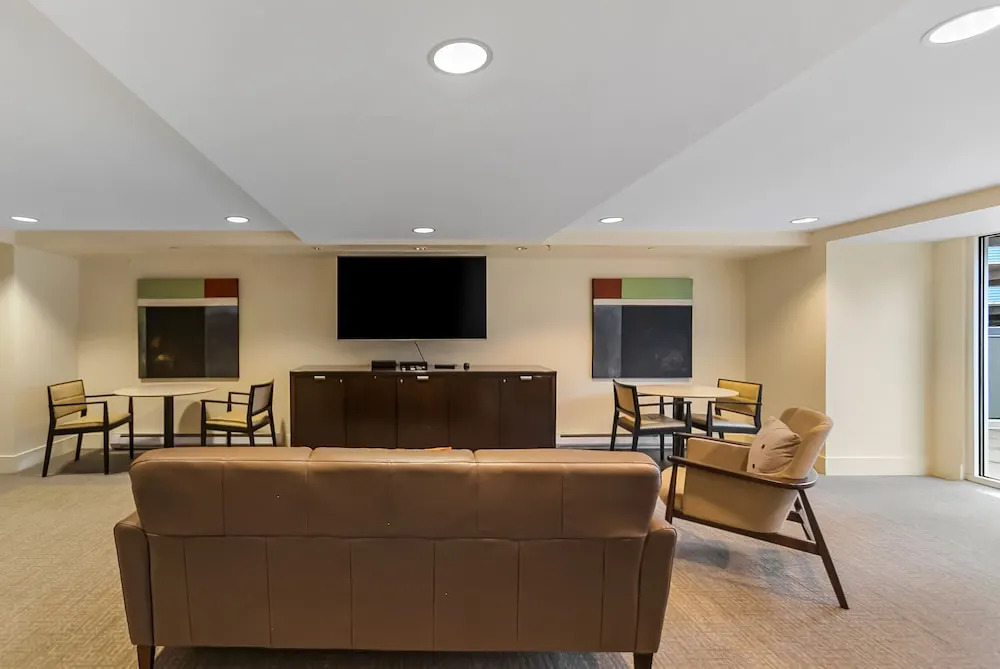 Newmark Bayview Luxury Suite