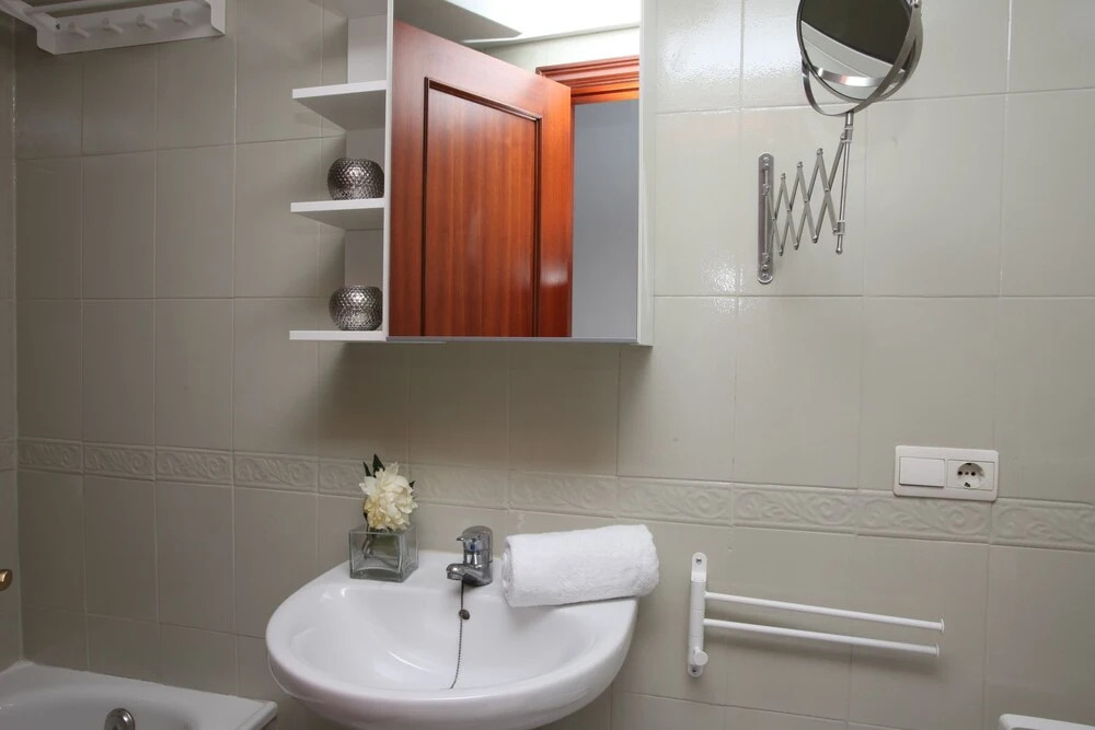 Mirador 1 del Mercado Central - habitacion con baño privado en el centro de la Ciudad Vella