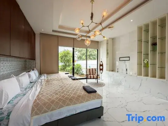 Luxury five-room pool villa