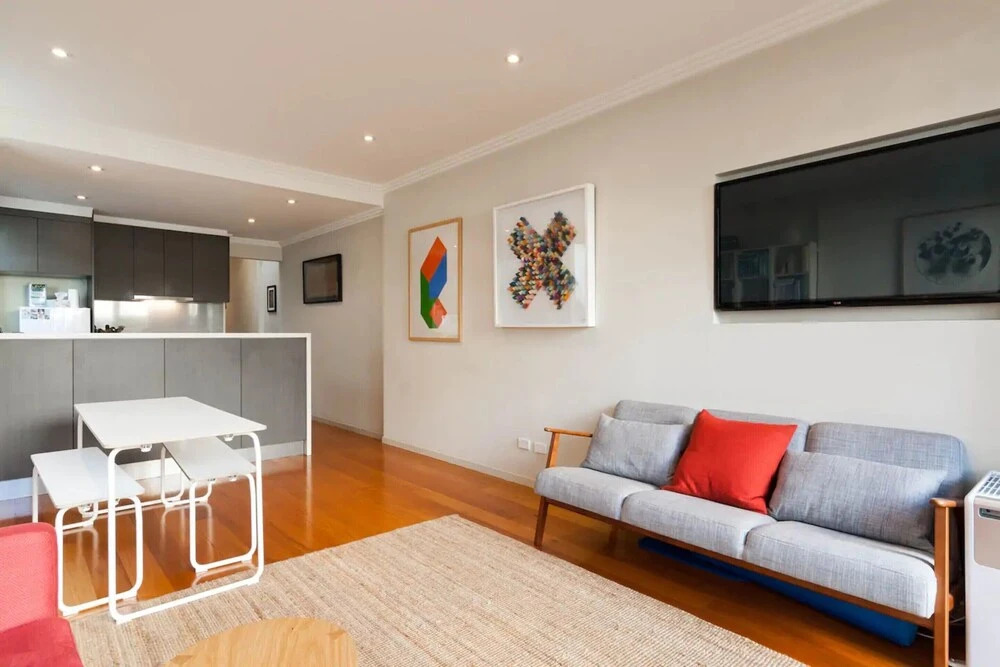 Quiet Terrace Townhouse on the City Fringe