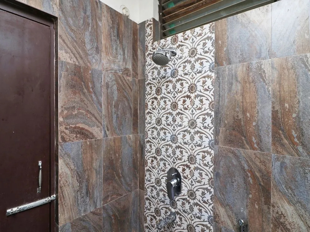 OYO 14808 Rajkamal Palace