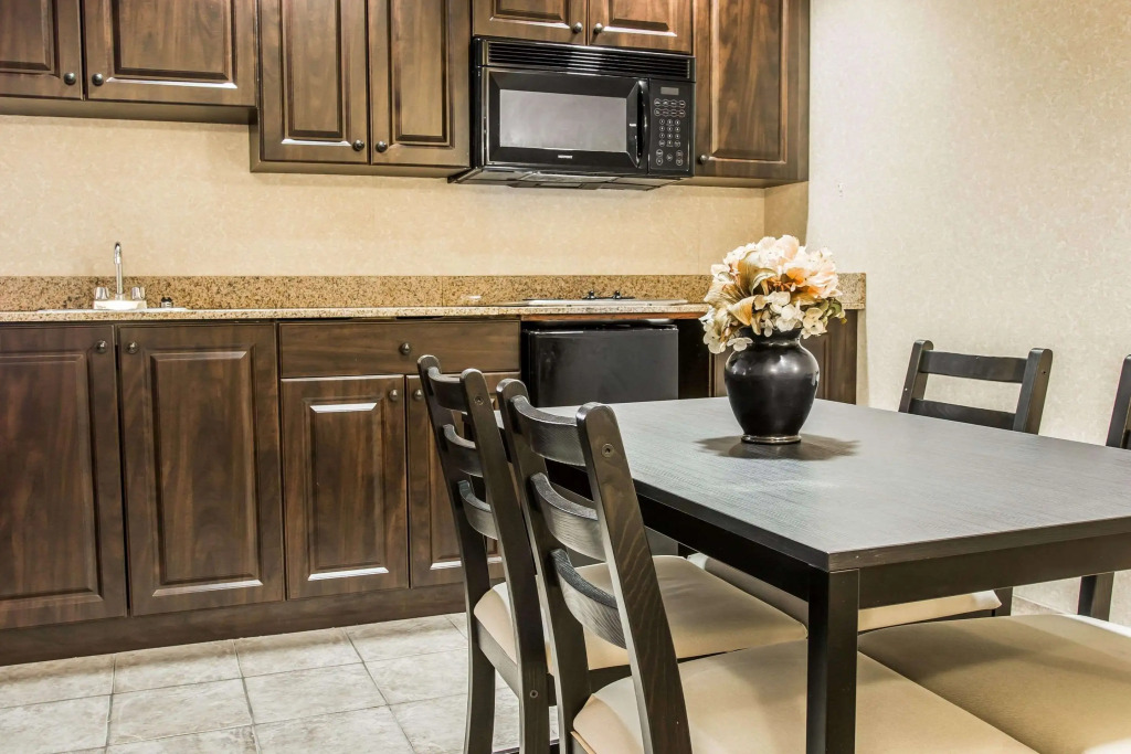 Comfort Suites Canton - Detroit