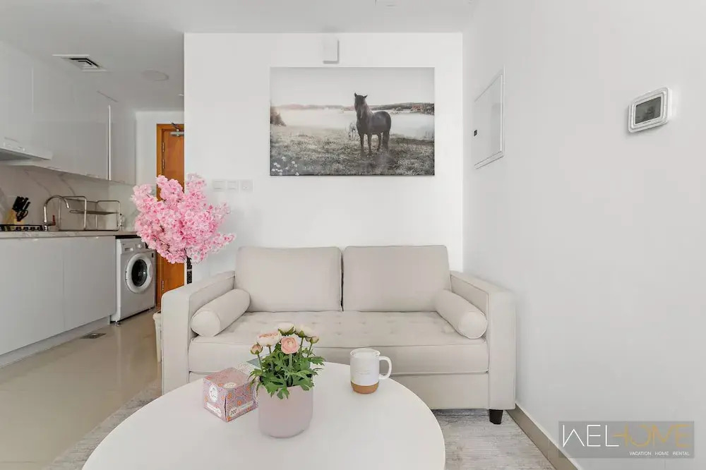 WelHome - Lovely Studio Apartment in Production City